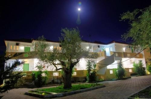 Elaionas Aparthotel Leonidio Exterior photo